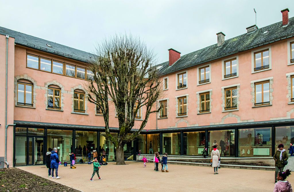 Ecole Flaugergues à Rodez. ©Ville de Rodez/Cédric Méravilles cour de récréation de l'école Flaugergues à Rodez